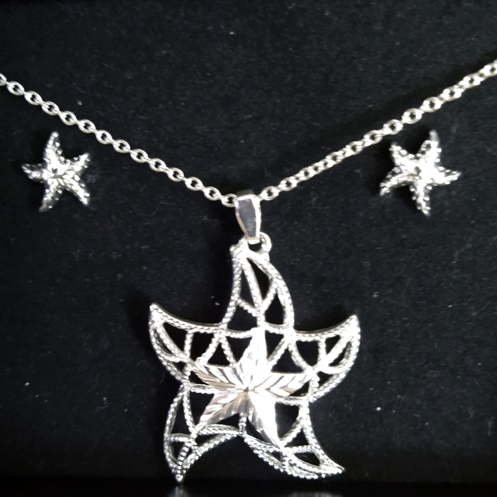Avon Starfish Necklace and Earring Set